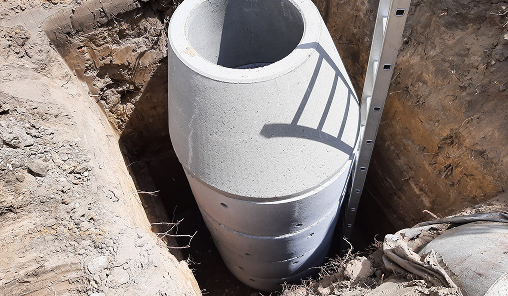 Zisternen und Abwassergruben